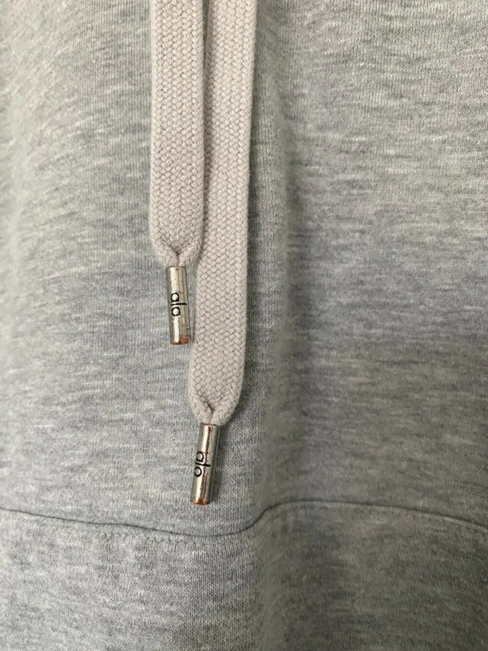 ALO Yoga | Accolade Hoodie in Gray